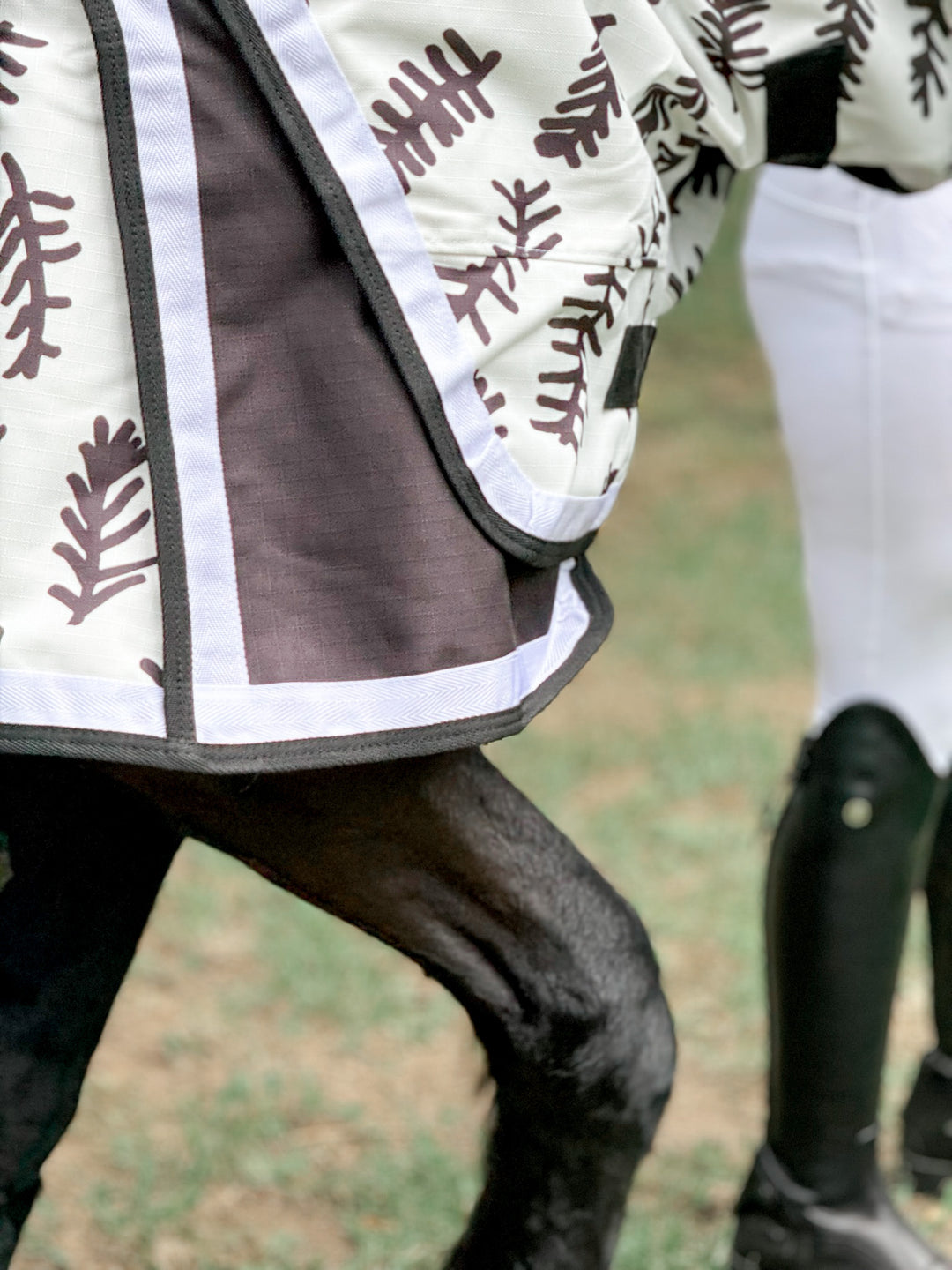 1200 denier turnout rug